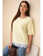 Svetr dámský s krátkým rukávem a krajkou žlutý