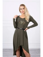 Šaty s ozdobným páskem a khaki nápisem