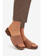 Ženské pantofle na plochém podpatku se zlatými přezkami Hnědé Girella