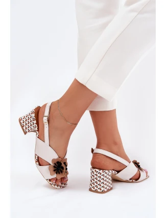 Kožené dámské sandály na podpatku s květinami Laura Messi 2950 bílé