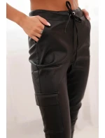 Dámské kalhoty z ekokůže s kapsami a vázáním v pase černé