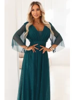 654-1 Dlouhé lesklé plus size šaty s výstřihem a průhlednými rukávy - lahvově zelené