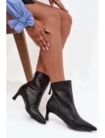Dámské kotníkové boty z přírodní kůže na podpatku D&A CR52-661 Černé
