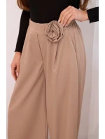 Dámské elegantní kalhoty s širokou nohavicí a ozdobným květem fango
