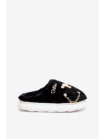 Chlupaté Pantofle S Přívěsky Černé Ivelfedi