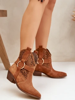 Semišové kotníkové boty v cowboyském stylu s perforací na podpatku 2994 Camel