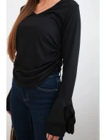Dámská pruhovaná blůza s V výstřihem a volány na rukávech černá Dámská pruhovaná blůza s V výstřihem a volány na rukávech černá