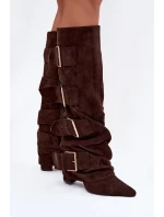 Dámské kozačky na sloupku a zlatými přezkami – čokoládové Isavelle
