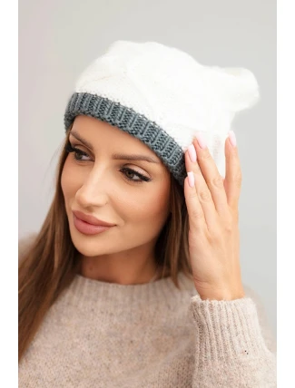Dámská zimní čepice z vlny s proplétaným vzorem K443 bílá