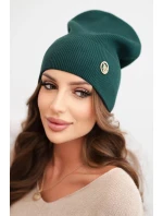 Dámská čepice pruhovaná z modalu a viskózy s ozdobným knoflíkem tmavě zelená Dámská čepice pruhovaná z modalu a viskózy s ozdobným knoflíkem tmavě zelená