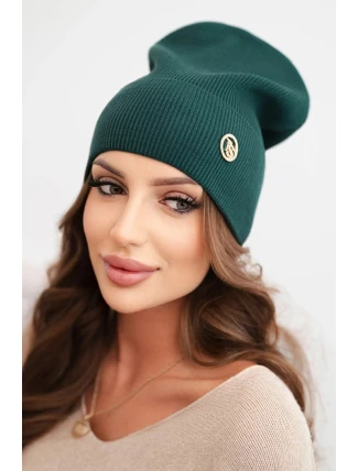 Dámská čepice pruhovaná z modalu a viskózy s ozdobným knoflíkem tmavě zelená Dámská čepice pruhovaná z modalu a viskózy s ozdobným knoflíkem tmavě zelená