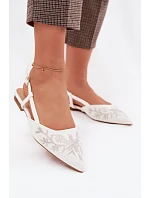 Dámské sandály s výšivkou na ploché bílé Grelia