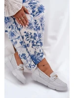 Dámské kožené mokasíny se zlatým detailem Vinceza – světle šedé