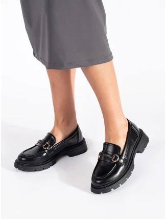 Jedinečné mokasíny černé dámské na plochém podpatku Jedinečné mokasíny černé dámské na plochém podpatku