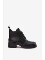 Dámské kožené kotníkové boty na podpatku s ozdobou D&A – černé