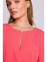 S394 Šaty uvolněného střihu s výstřihem s klíčovou dírkou - korálová barva