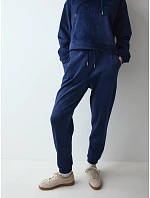Tepláky Velour Rib Trousers tm.modré Admiral - TRIUMPH Tepláky Velour Rib Trousers tm.modré Admiral - TRIUMPH