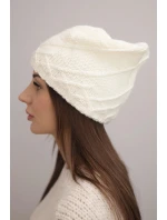 Dámská zimní čepice s ozdobným pletením a klasickým střihem K372 ecru