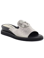 Dámské žabky na nízkém podpatku ve stříbrné barvě M.Daszynski MR2267-7 Dámské žabky na nízkém podpatku ve stříbrné barvě M.Daszynski MR2267-7