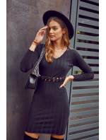 Černé pletené šaty s ozdobným pasem