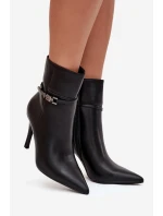 Dámské kotníkové boty na podpatku s páskem a stříbrným prvkem vyhřívané černé Bellisse