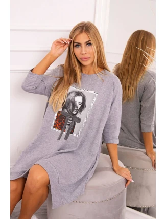 Šaty s potiskem a rozšířenou spodní částí šedé Šaty s potiskem a rozšířenou spodní částí šedé