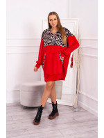 Velurové šaty s červeným leopardím vzorem