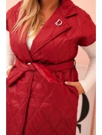 Dámská vesta Plus Size prošívaná s páskem a límcem hnědá