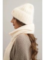 Dámský komplet čepice a dlouhého šálu z měkké příze ecru Dámský komplet čepice a dlouhého šálu z měkké příze ecru