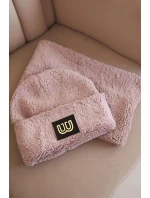 Dámská polarová souprava čepice a šála s ozdobnou nášivkou tmavě pudrově růžová