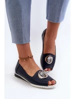 Dámské lodičky s ozdobou z ekokože tmavě modré Biolita Dámské lodičky s ozdobou z ekokože tmavě modré Biolita