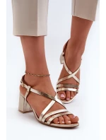 Sametové sandály na nízkém podpatku Maciejka 06653-25 Zlaté