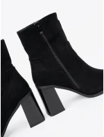 Pěkné dámské  kotníčkové boty černé na širokém podpatku