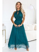 662-4 Elegantní večerní maxi šaty s halterovým výstřihem, tylem a zavazováním v pase – zelené