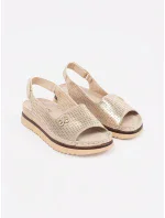 Trendy dámské zlaté  sandály na plochém podpatku