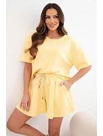 Dámský komplet z viskózy (máslový) s krátkým rukávem a kraťasy s vysokým pasem žlutý Dámský komplet z viskózy (máslový) s krátkým rukávem a kraťasy s vysokým pasem žlutý
