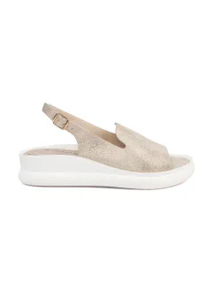 Pěkné dámské sandály zlaté bez podpatku