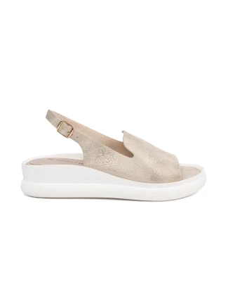 Pěkné dámské  sandály zlaté bez podpatku