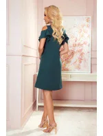 Trapézové dámské šaty v lahvově zelené barvě s volánky na ramenou 359-2 Trapézové dámské šaty v lahvově zelené barvě s volánky na ramenou 359-2