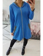 Halenka s ozdobnou chrpovou stuhou Halenka s ozdobnou chrpovou stuhou