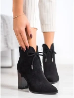 Klasické  kotníčkové boty dámské černé na širokém podpatku
