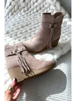 Zateplené dámské kotníkové boty na platformě s třásněmi béžové Olivarae