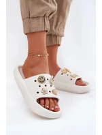 Dámské pěnové pantofle s ozdobnými připínkami Vinceza – bílé