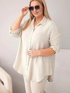 Dámský mušelínový komplet Plus Size s košilí zapínanou na knoflíky a s kalhotami s širokou nohavicí béžový