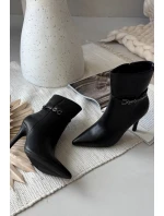 Dámské kotníkové boty na podpatku s páskem a stříbrným prvkem vyhřívané černé Bellisse