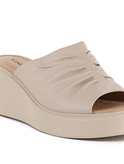 Dámské kožené žabky na platformě beige Vinceza 66949