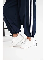 Dámský bavlněný komplet s oversized kalhotami a kontrastními lampasy modrý Dámský bavlněný komplet s oversized kalhotami a kontrastními lampasy modrý