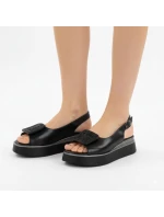 Dámské sandály na silné platformě černé Potocki SZ12590