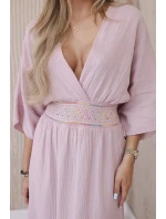 Mušelínové šaty s výšivkou v pase tmavě růžová