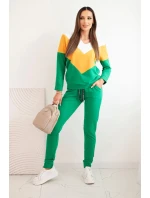 Dámská souprava s výstřihem do V zelená Dámská souprava s výstřihem do V zelená